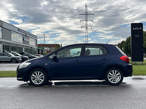 TOYOTA AURIS (4 фото из 10)