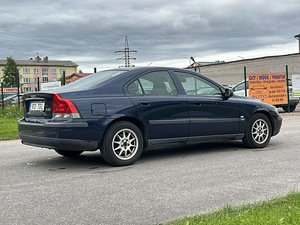 VOLVO S60 (7 foto / 10)