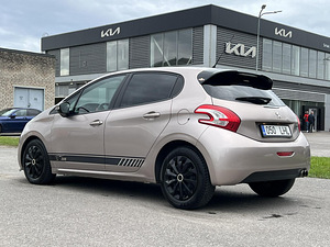 PEUGEOT 208 (6 foto / 12)