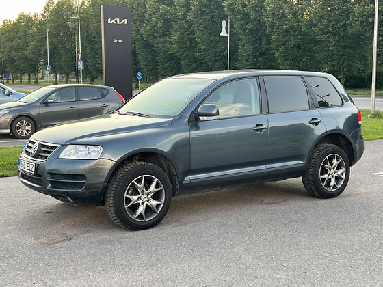 VOLKSWAGEN TOUAREG
