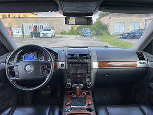 VOLKSWAGEN TOUAREG (9 foto / 11)
