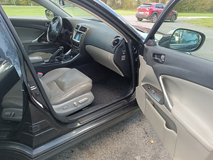 Lexus is 220d (11 фото из 11)