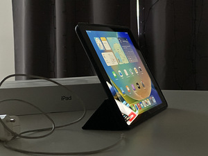 iPad 8th generation 32GB Wi-Fi Grey + kate (3 foto / 7)