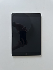 iPad 8th generation 32GB Wi-Fi Grey 2021 (2 фото из 7)