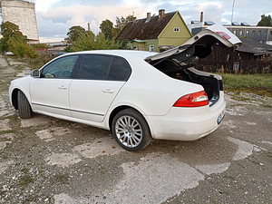 Škoda Superb 1.6td 2012 (3 foto / 7)