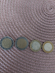 Продам монеты (3 фото из 3)