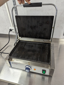Kaubanduslik Hendi roostevabast terasest kontaktgrill - Heas (6 foto / 6)