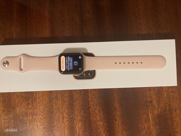 Apple Watch SE 40 мм (фото #1)