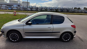 Peugeot 206. 1,1 bensiin. 2006 Läbisõit 153 tuhat km. (9 foto / 12)