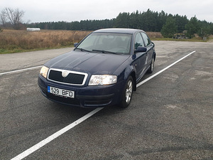 Škoda Superb 2003 (4 foto / 9)