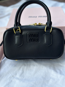 Сумка MIUMIU (1 фото из 3)