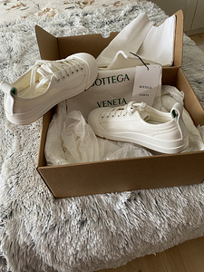 Bottega Veneta naiste tossud (1 foto / 1)