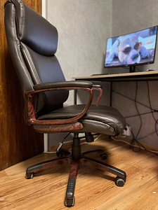 Офисное кресло STAKRAGE in кожзаменитель