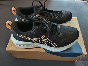 Новые кроссовки Asics, размер 37 (2 фото из 6)