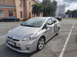 Продам Toyota prius (3 фото из 3)