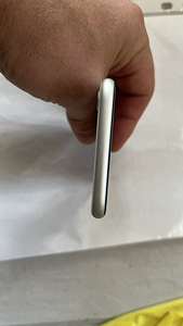 iPhone SE 128 ГБ 2020 г. (4 фото из 10)