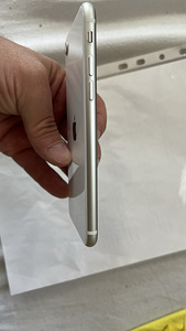 iPhone SE 128 ГБ 2020 г. (6 фото из 10)