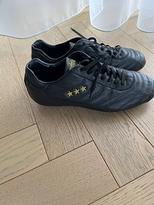 Jalgpallijalatsid Pantofola d'Oro s. 39 (1 foto / 4)