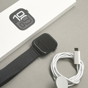Apple Watch Series 10, 46mm, GPS, Jet Black (2 foto / 3)