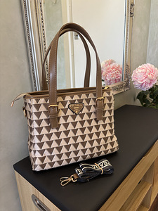 Женская сумка Prada (реплика) (1 фото из 2)
