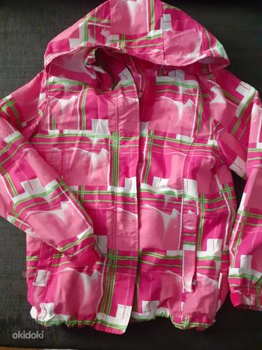 Розовая детская куртка в клетку 140 р. (фото #1)