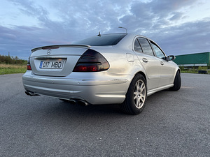 Мерседес Бенц E270CDI W211 АМГ (3 фото из 10)