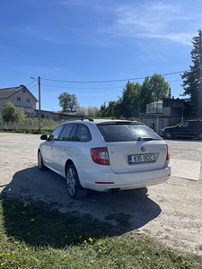 Skoda Superb (5 фото из 6)