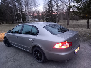 Skoda superb 2011 1.8 бензин автомат (7 фото из 8)