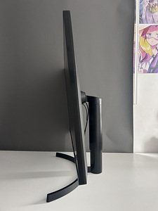 Монитор LG Electronics 27" UHD monitor with adjustable stand (5 фото из 6)