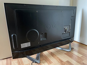 LG 47" FULL HD 3D Smart TV (9 фото из 10)