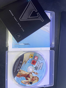 Playstation 3 Grand theft auto V (2 foto / 2)