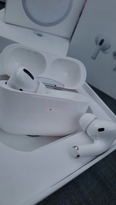 Airpods Pro (3 фото из 5)