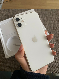 iPhone 11 64 ГБ (2 фото из 4)