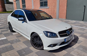 Mercedes Benz C320 CDI 4MATIC AMG Bodykit (6 foto / 11)