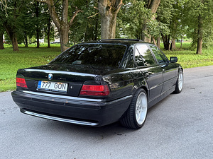 BMW 730d e38 Facelift (6 фото из 15)