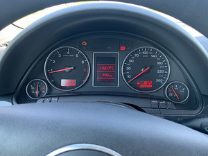Продам Audi A4 1.6 (10 фото из 11)