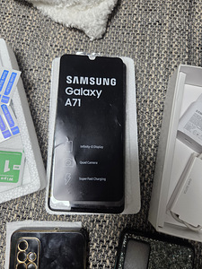 Samsung Galaxy A71 (2 foto / 6)