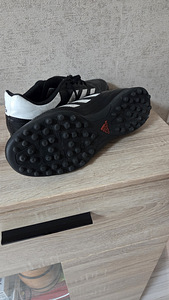 Футбольные бутсы adidas (4 фото из 5)
