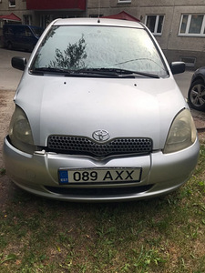 Toyota Yaris (1 foto / 8)