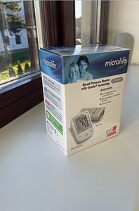 Тонометр microlife BP A2 Basic на плечо (3 фото из 3)