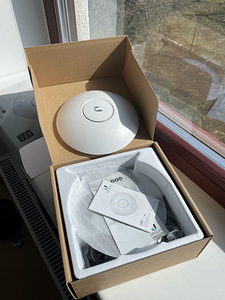 Роутер ubiquiti unifi (3 фото из 3)