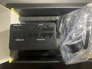 CORSAIR PSU RM750X 750W GOLD (2 foto / 2)
