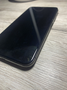 iPhone XS MAX- katkine (4 foto / 4)