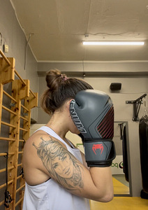 Poksikindad Venum contender 2.0 hall punane (3 foto / 3)