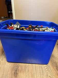 Lego ja mänguasjade kast (1 foto / 3)