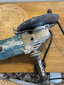 NURKLIHVIJA MAKITA GA9020SF02 D230mm 2200W (1 foto / 4)