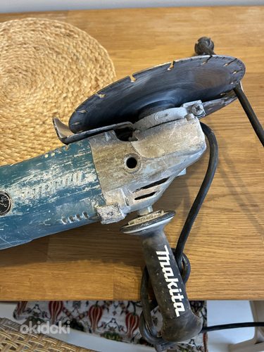 УГЛОВАЯ ШЛИФМАШИНА MAKITA GA9020SF02 D230мм 2200Вт