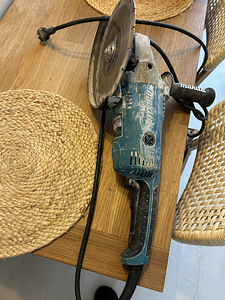 NURKLIHVIJA MAKITA GA9020SF02 D230mm 2200W (2 foto / 4)