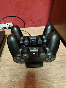 Продам Playstation 4 500GB + 2 джойстика + наушники + 7 игр (3 фото из 7)