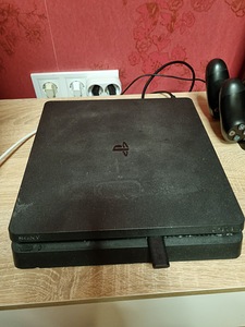 Продам Playstation 4 500GB + 2 джойстика + наушники + 7 игр (4 фото из 7)